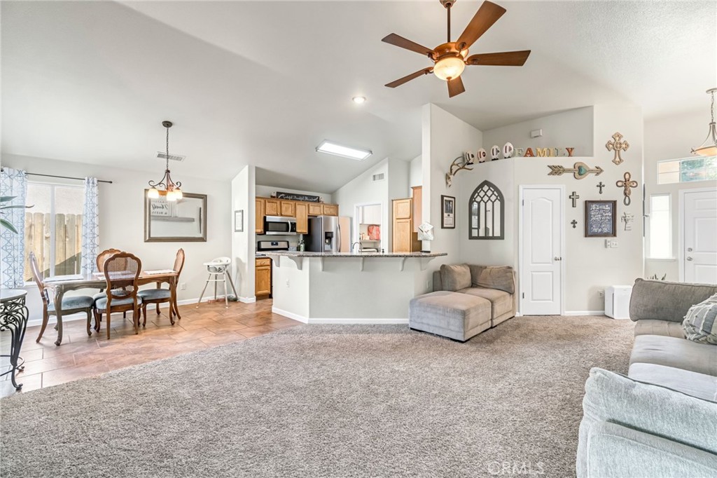 2200 Hanson Ave, Clovis, CA 93611