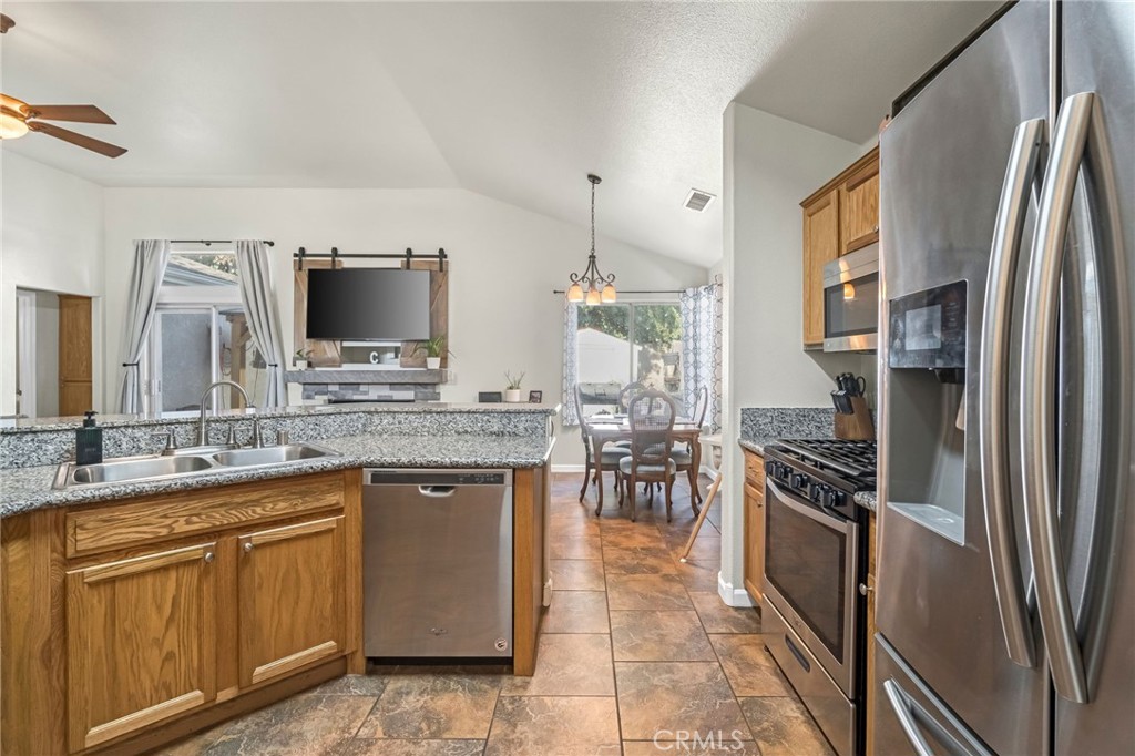 2200 Hanson Ave, Clovis, CA 93611