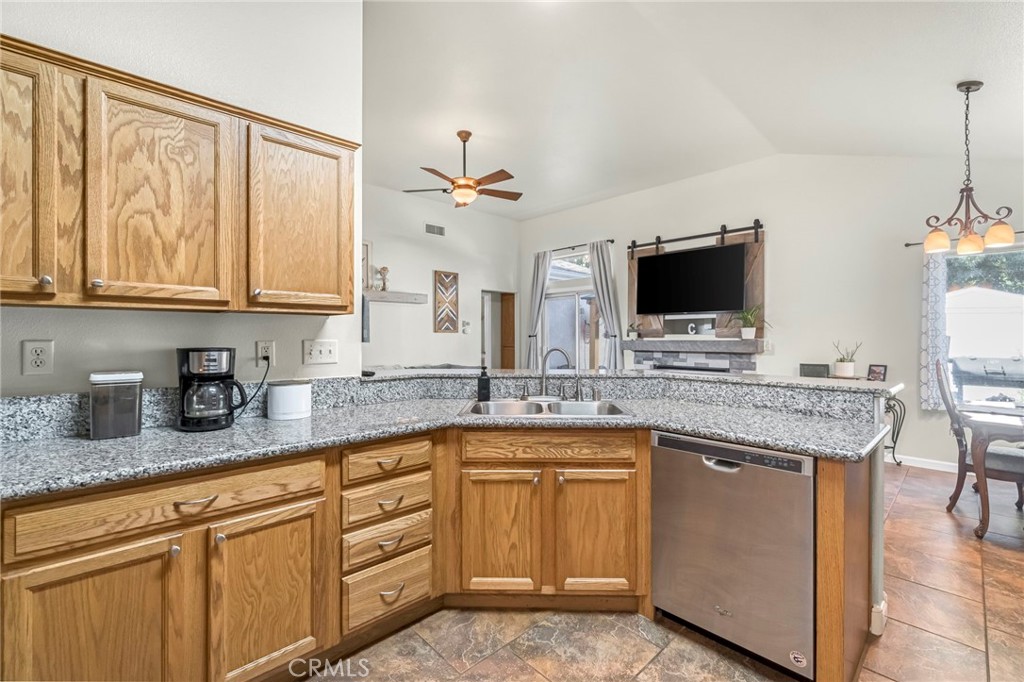 2200 Hanson Ave, Clovis, CA 93611