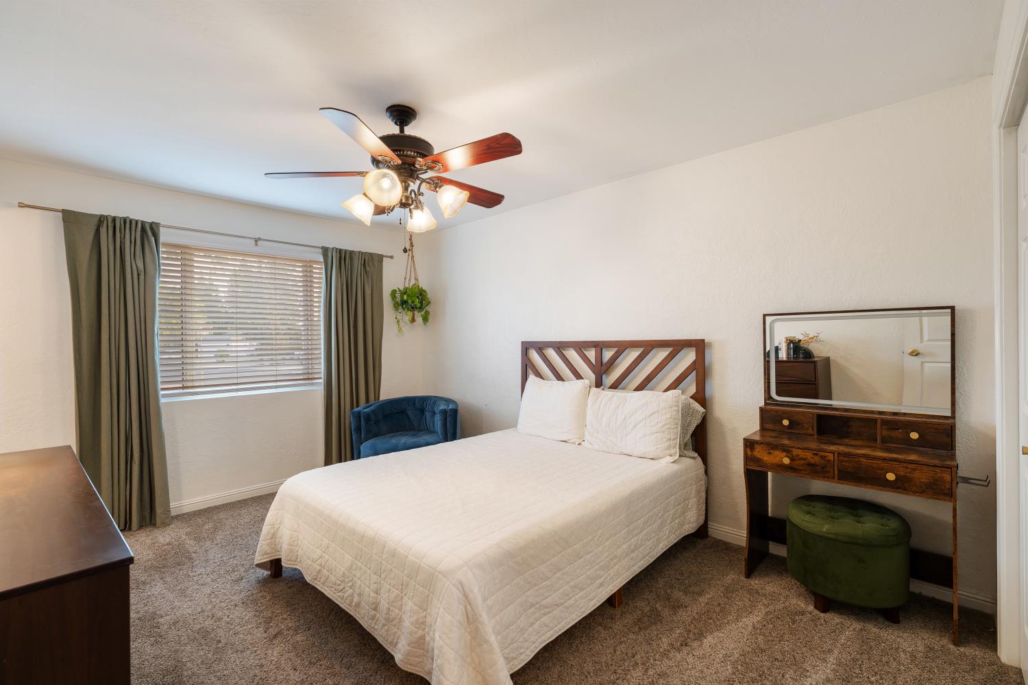 1484 Hampton Way, Clovis, CA 93611