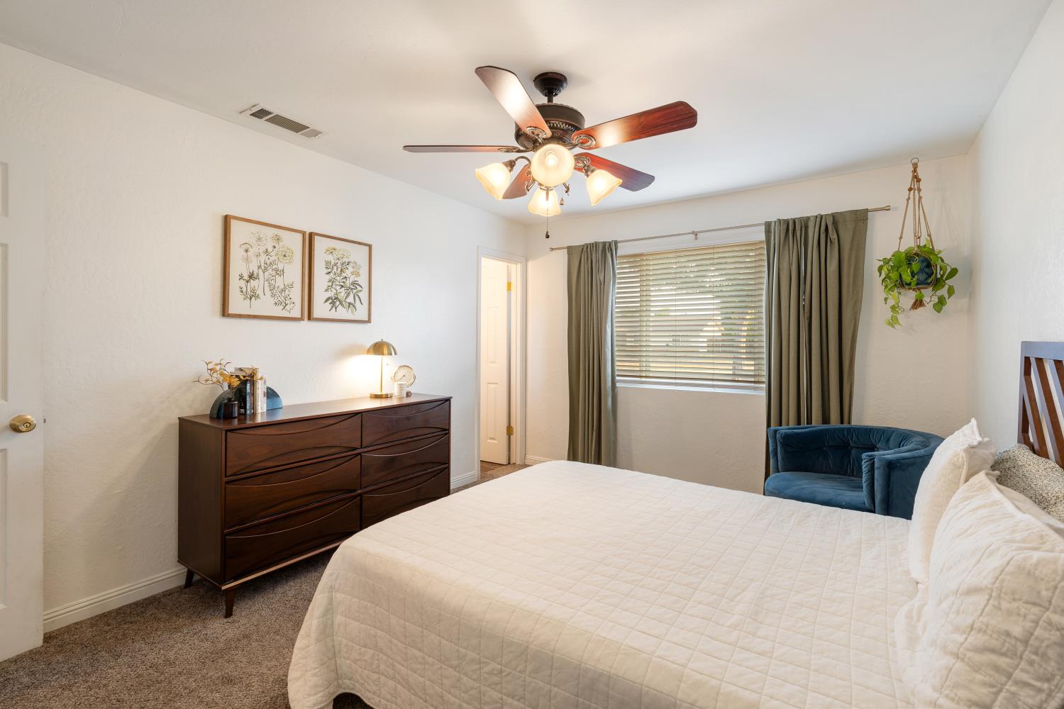 1484 Hampton Way, Clovis, CA 93611