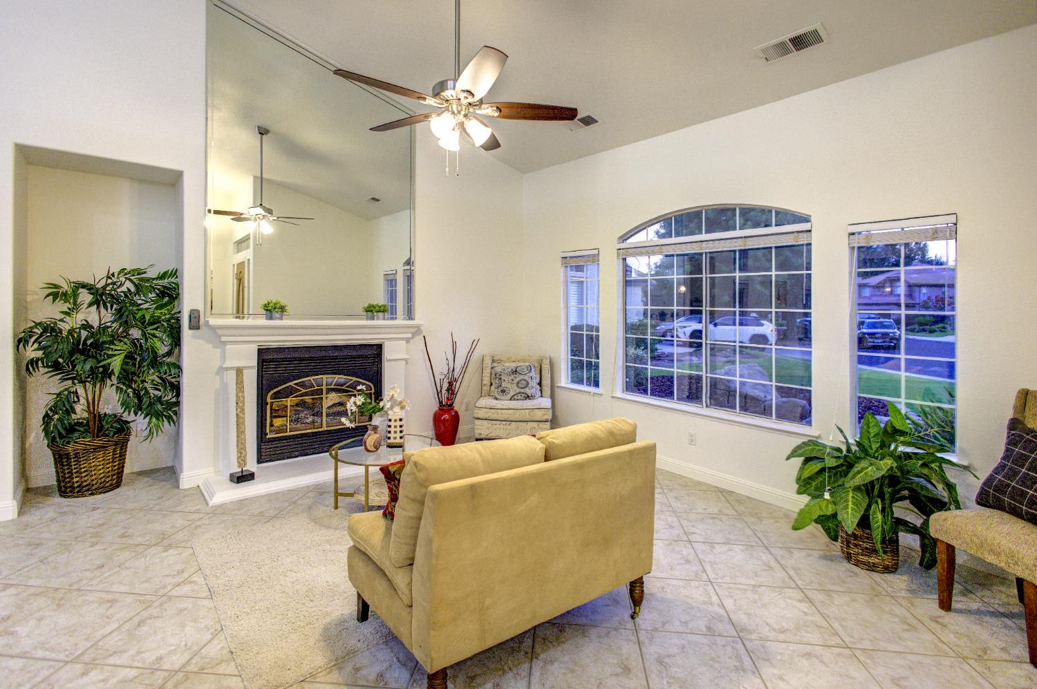 713 Magnolia Ave, Clovis, CA 93611