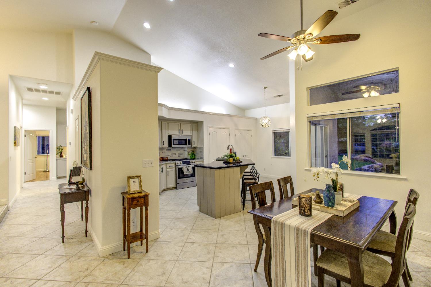 713 Magnolia Ave, Clovis, CA 93611