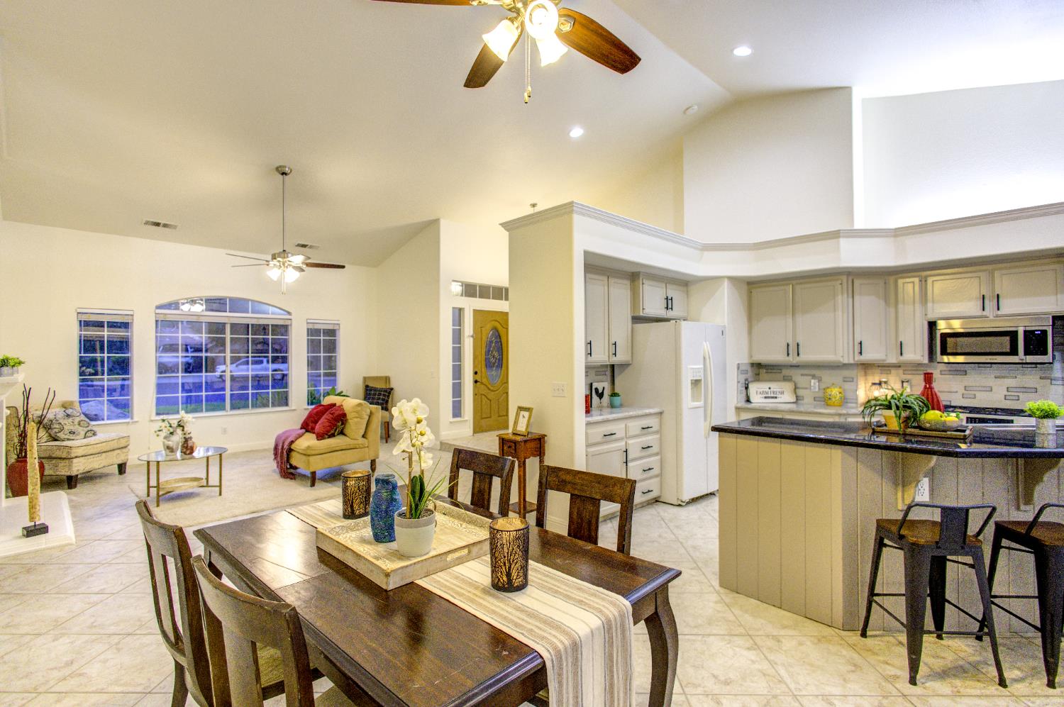 713 Magnolia Ave, Clovis, CA 93611