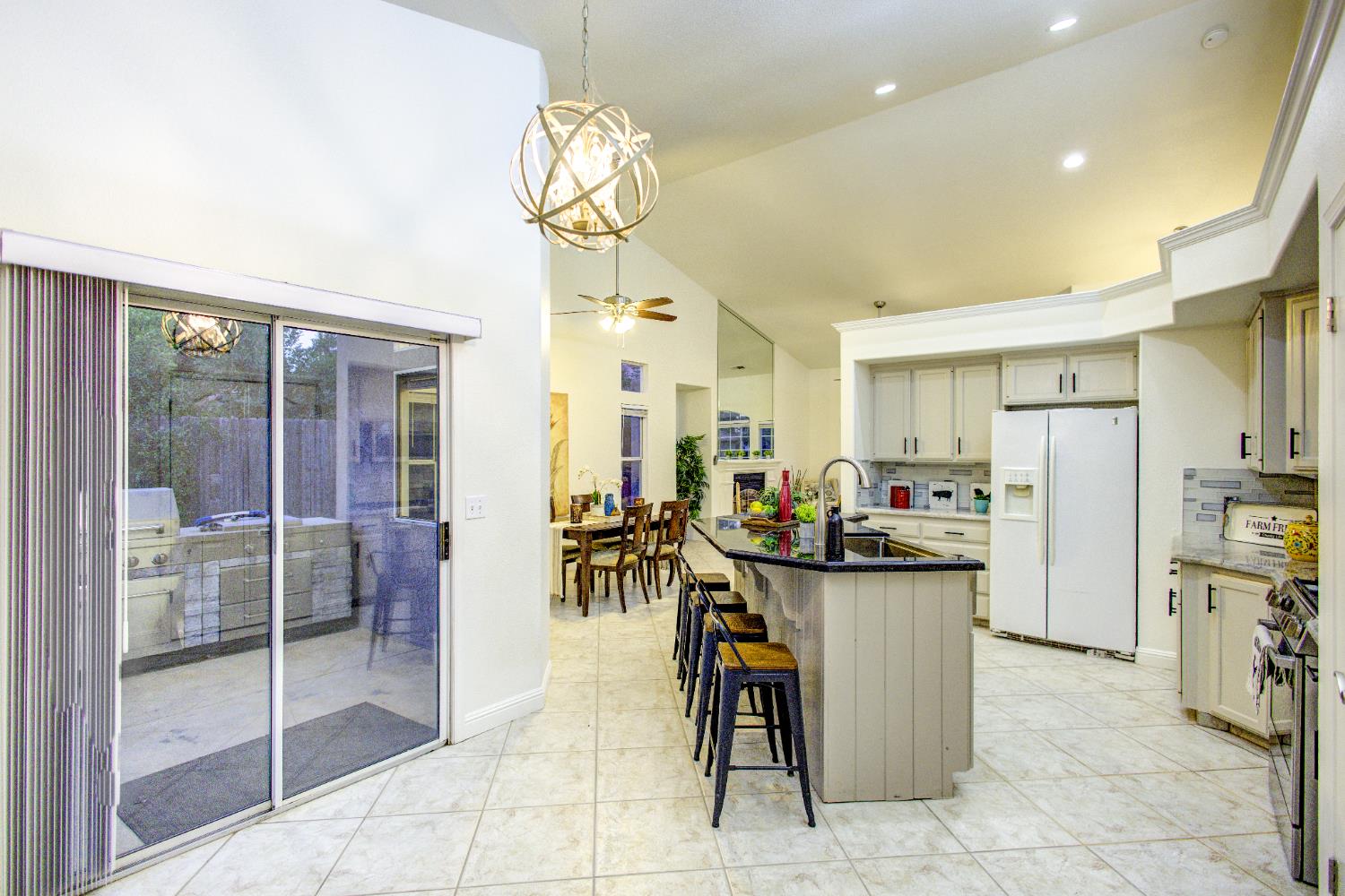 713 Magnolia Ave, Clovis, CA 93611