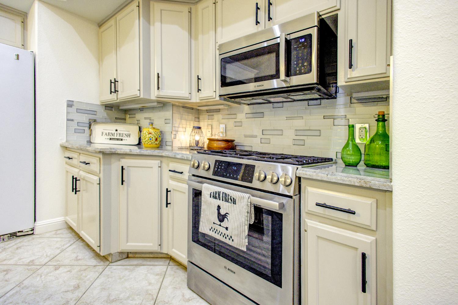 713 Magnolia Ave, Clovis, CA 93611