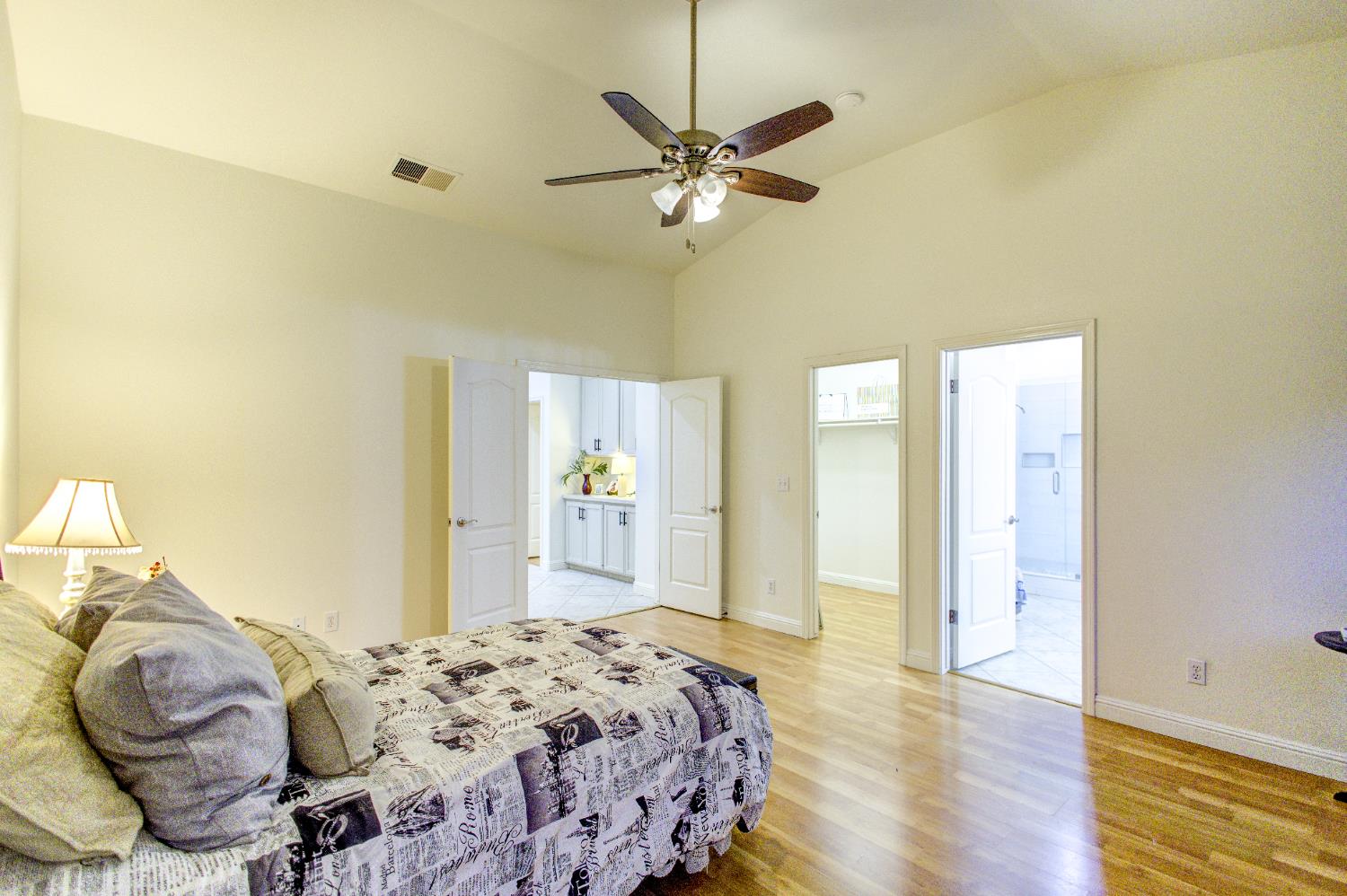 713 Magnolia Ave, Clovis, CA 93611