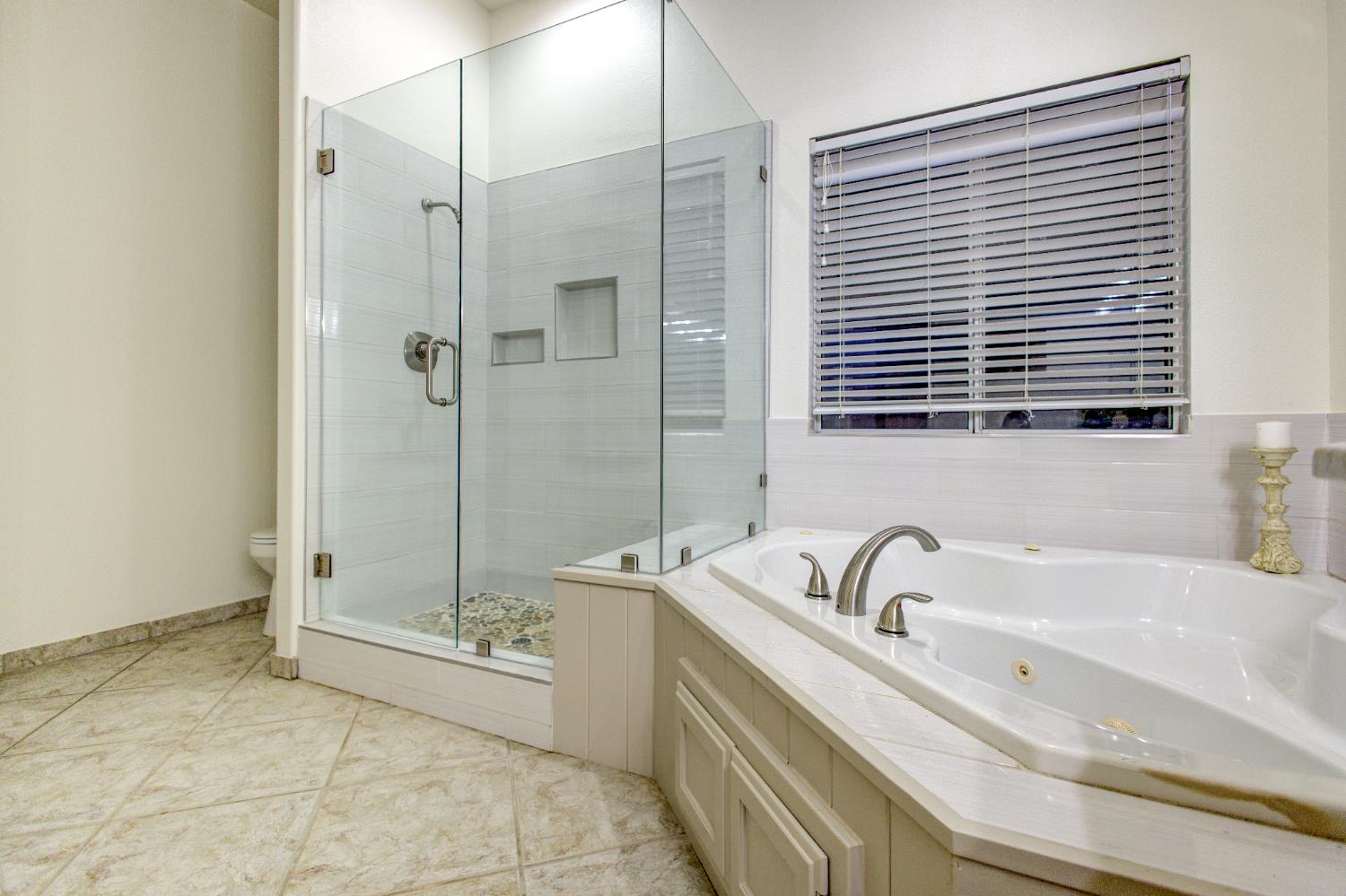 713 Magnolia Ave, Clovis, CA 93611