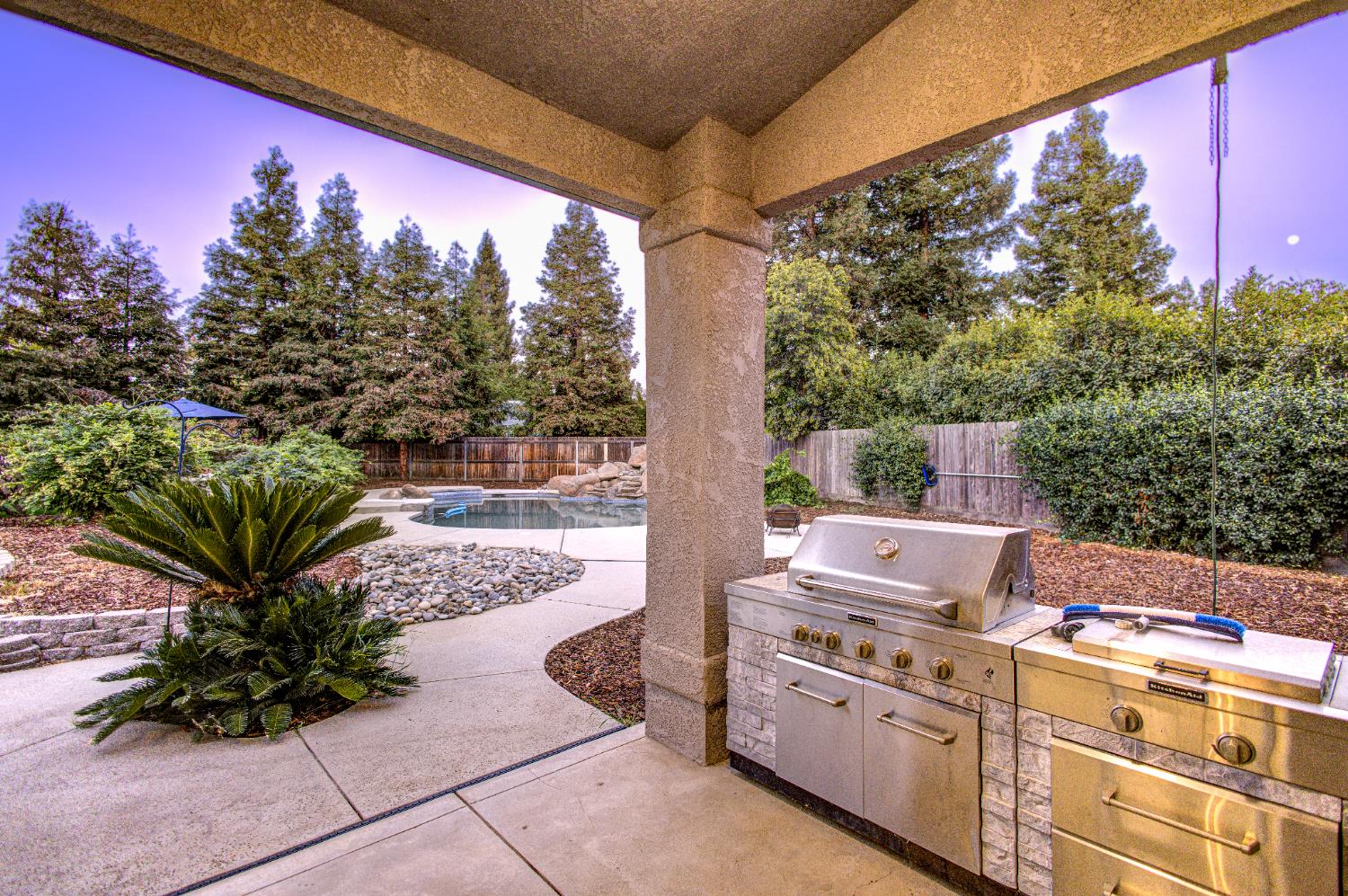713 Magnolia Ave, Clovis, CA 93611