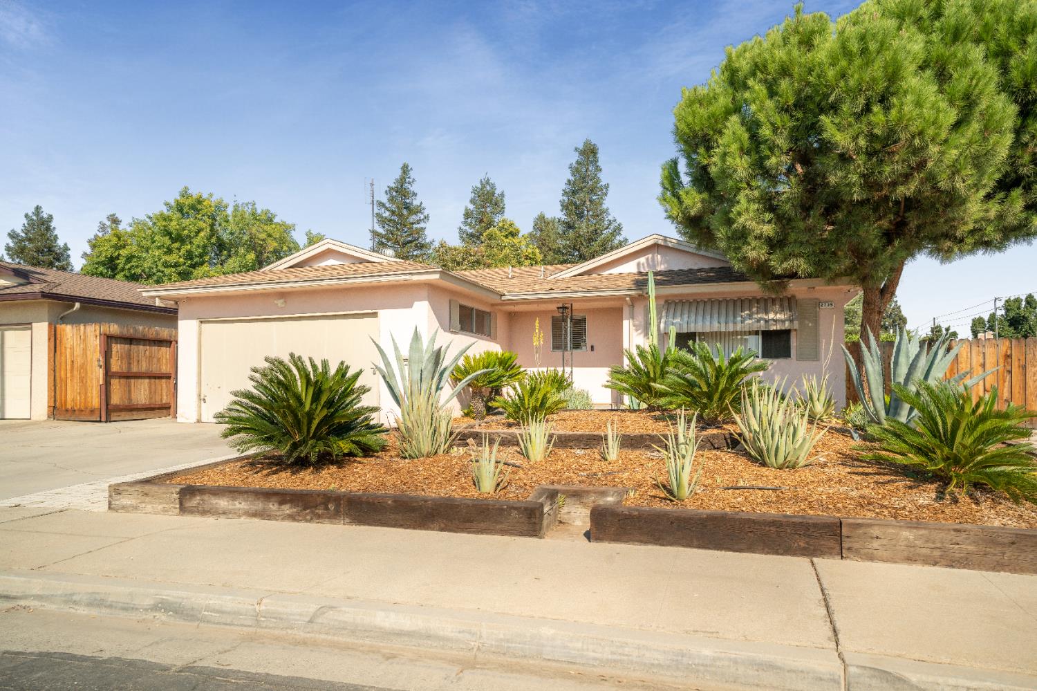 2739 Fine Ave, Clovis, CA 93612