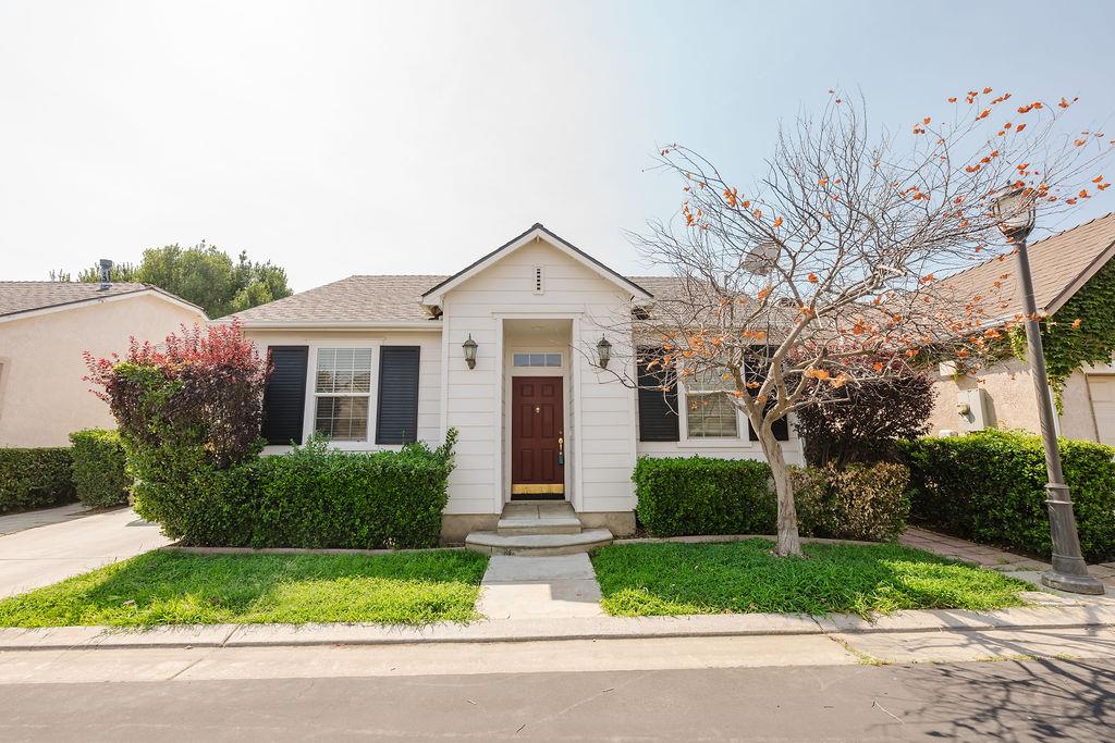 710 W Lisbon Ln, Clovis, CA 93619