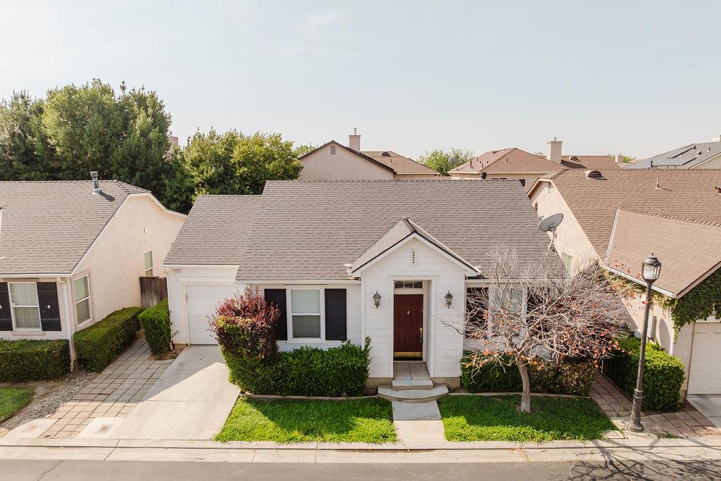 710 W Lisbon Ln, Clovis, CA 93619