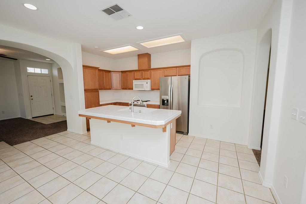 710 W Lisbon Ln, Clovis, CA 93619