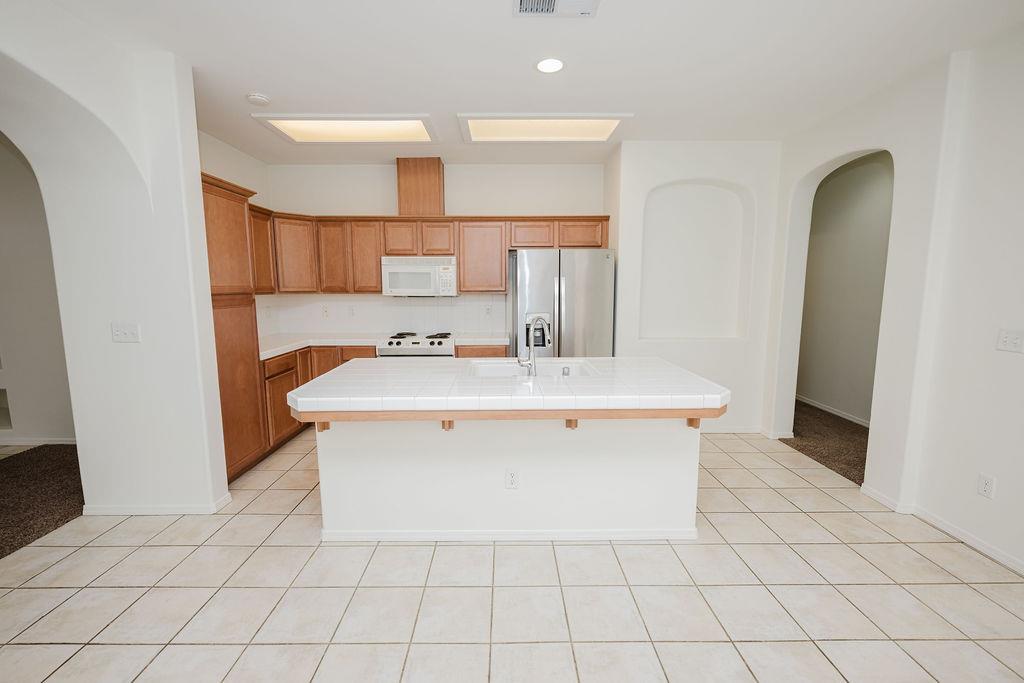 710 W Lisbon Ln, Clovis, CA 93619
