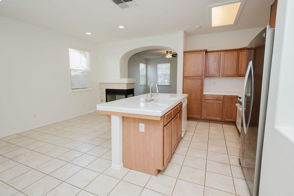 710 W Lisbon Ln, Clovis, CA 93619
