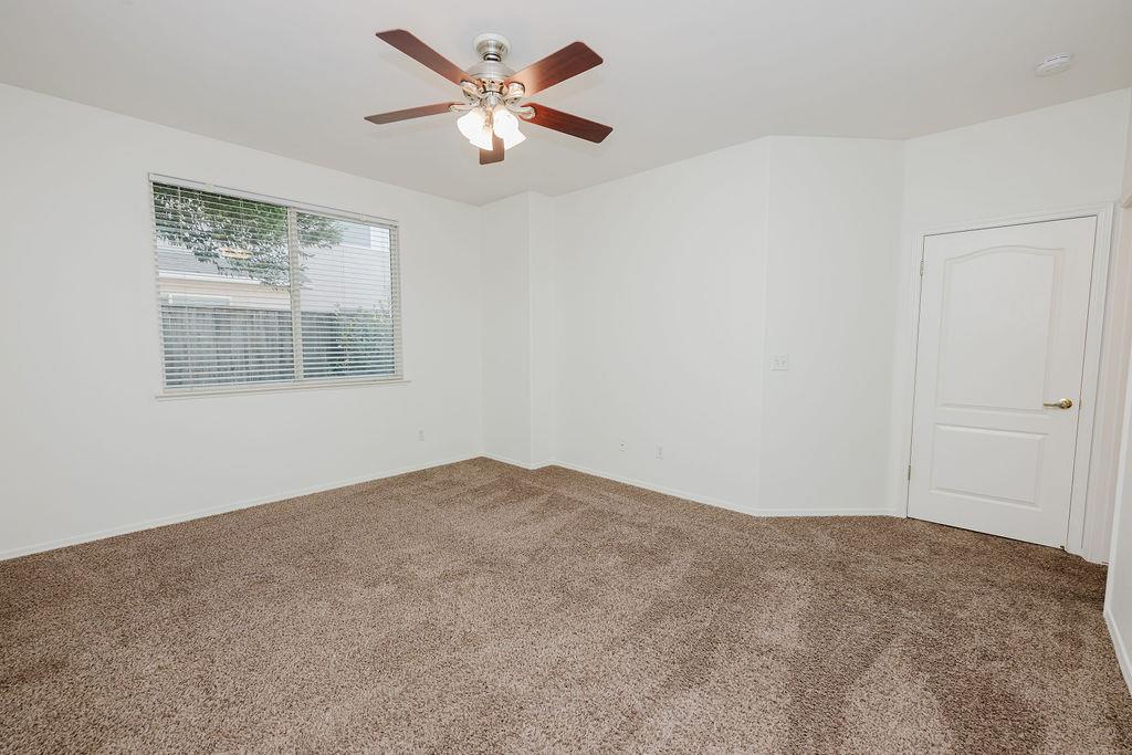 710 W Lisbon Ln, Clovis, CA 93619