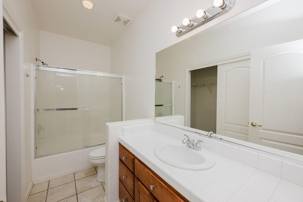 710 W Lisbon Ln, Clovis, CA 93619