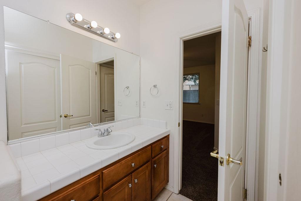 710 W Lisbon Ln, Clovis, CA 93619