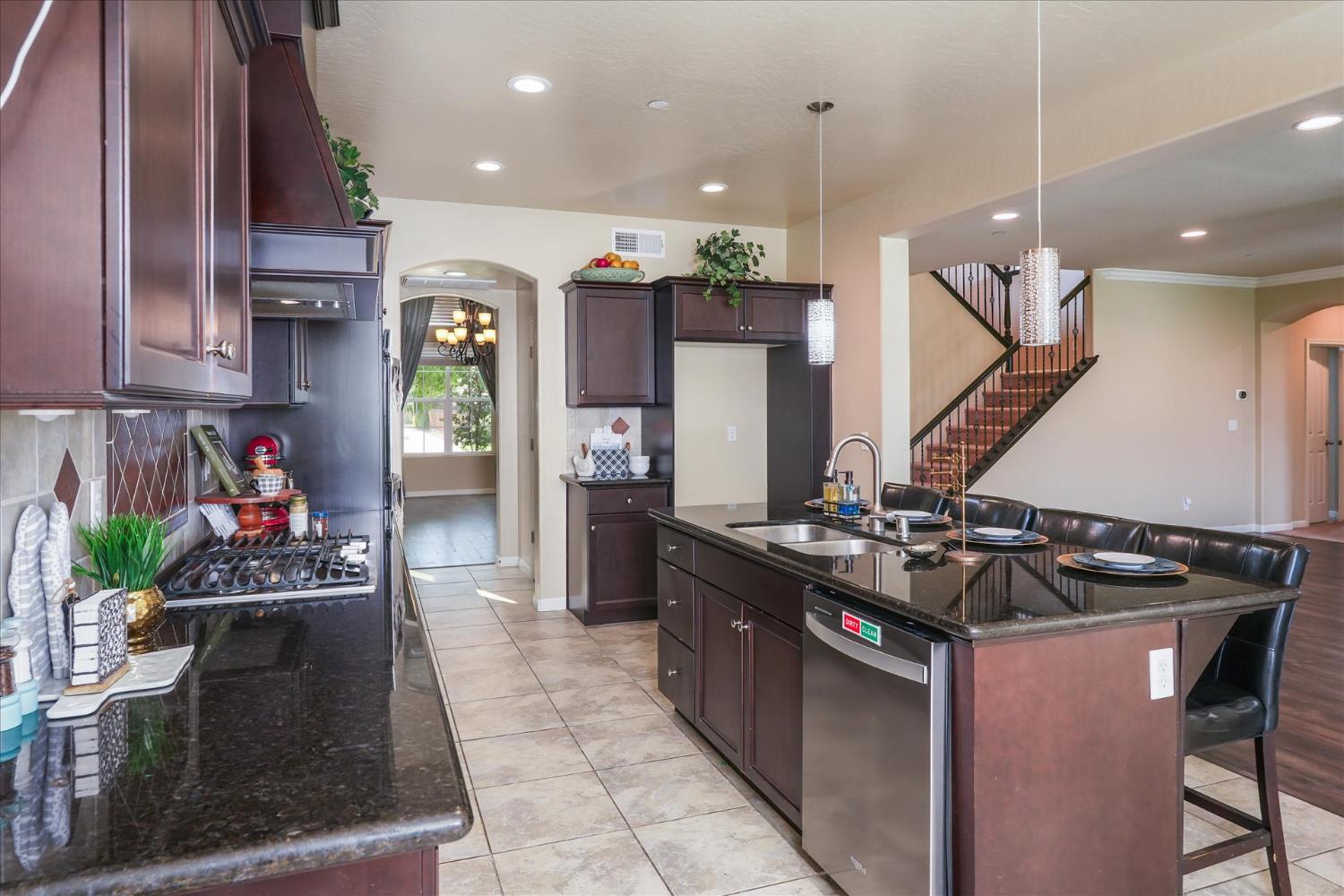 1117 Encino Ave, Clovis, CA 93619