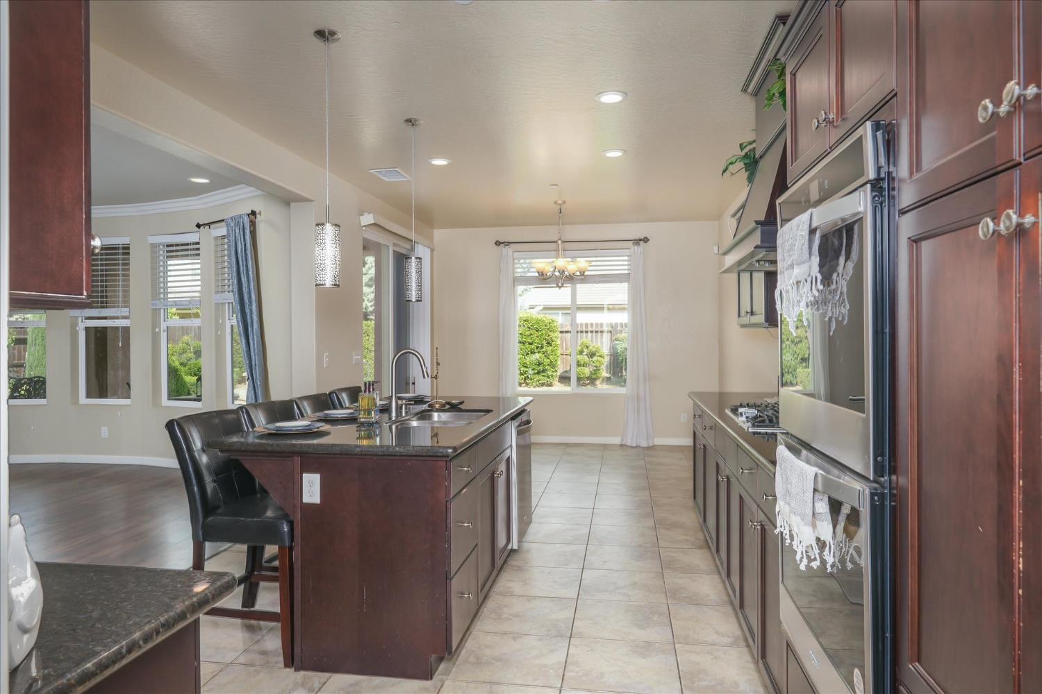 1117 Encino Ave, Clovis, CA 93619