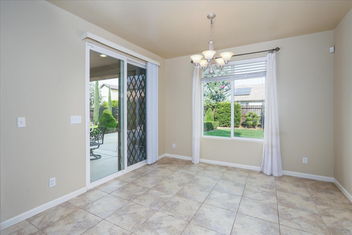 1117 Encino Ave, Clovis, CA 93619