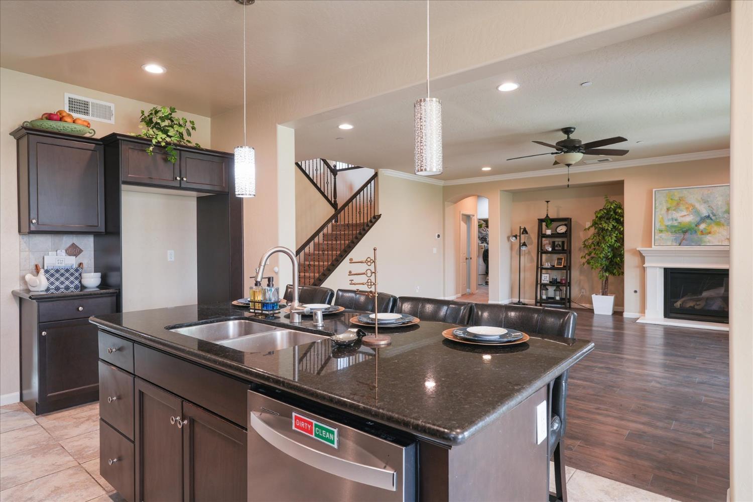 1117 Encino Ave, Clovis, CA 93619