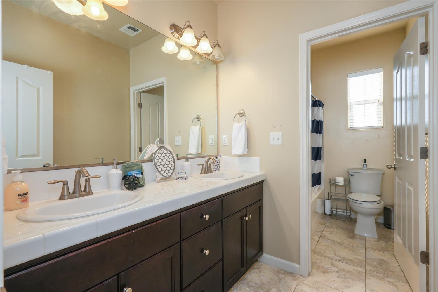 1117 Encino Ave, Clovis, CA 93619