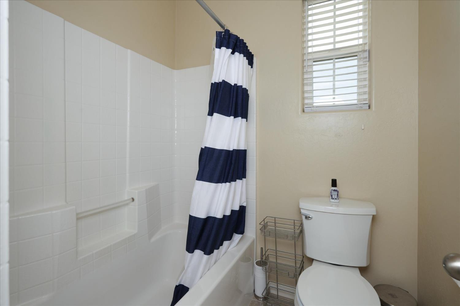 1117 Encino Ave, Clovis, CA 93619