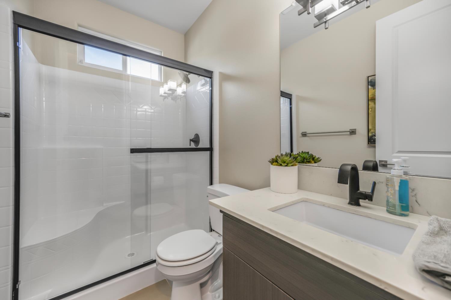4066 Buckingham Ave, Clovis, CA 93619