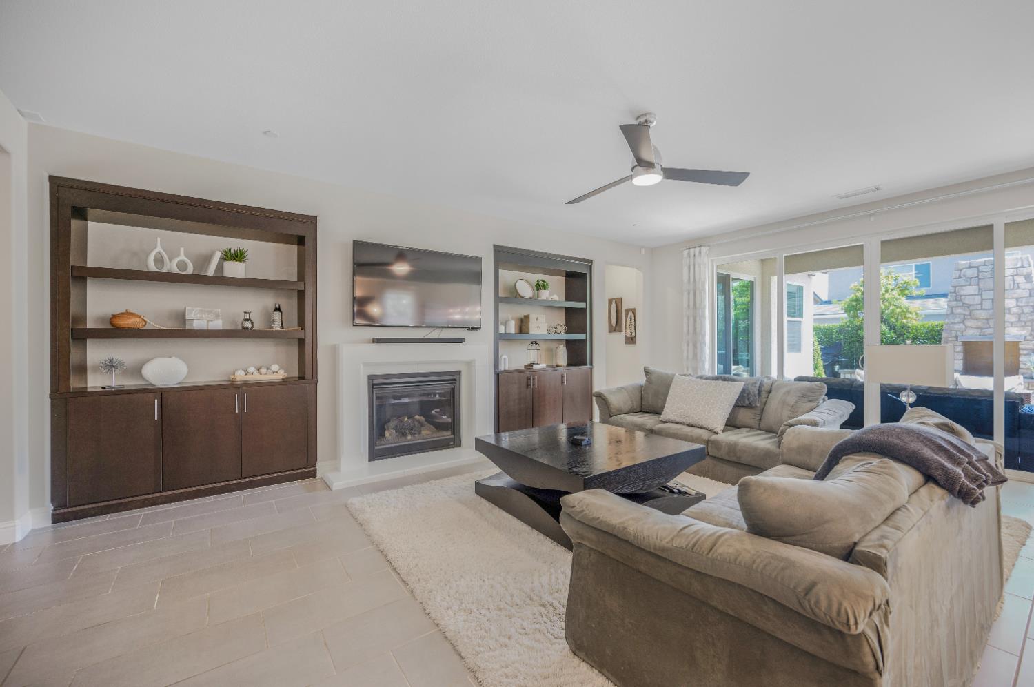 4066 Buckingham Ave, Clovis, CA 93619