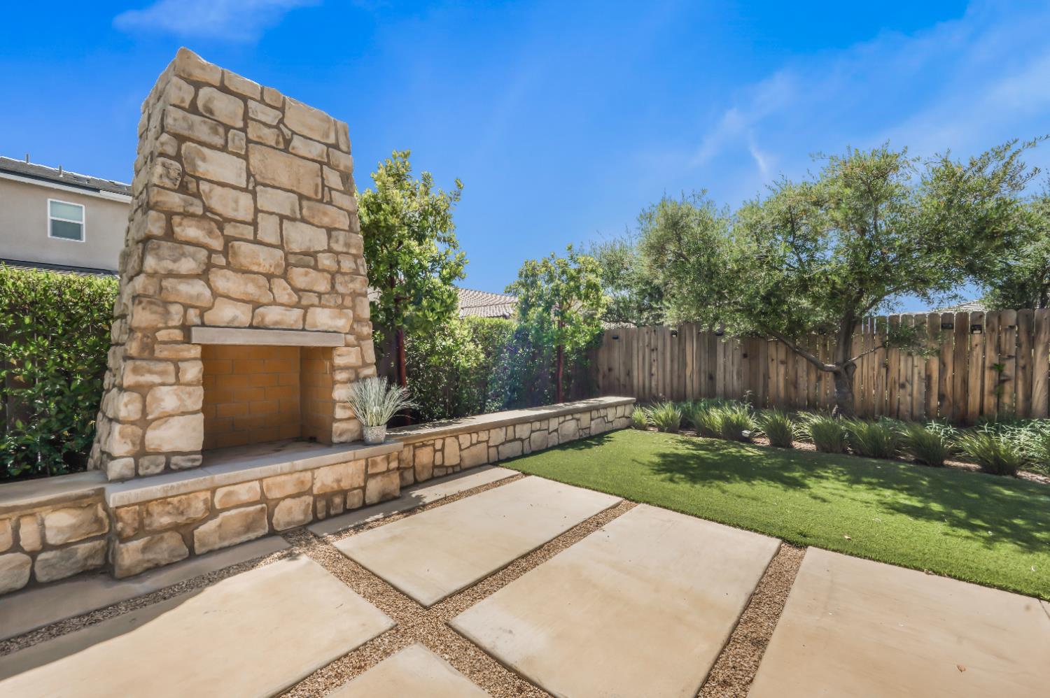 4066 Buckingham Ave, Clovis, CA 93619