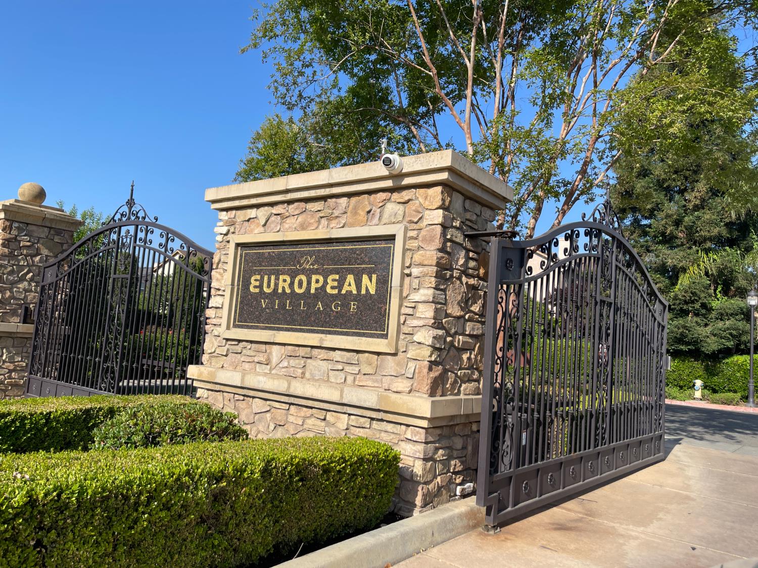 12 W Tivoli Ln, Clovis, CA 93619