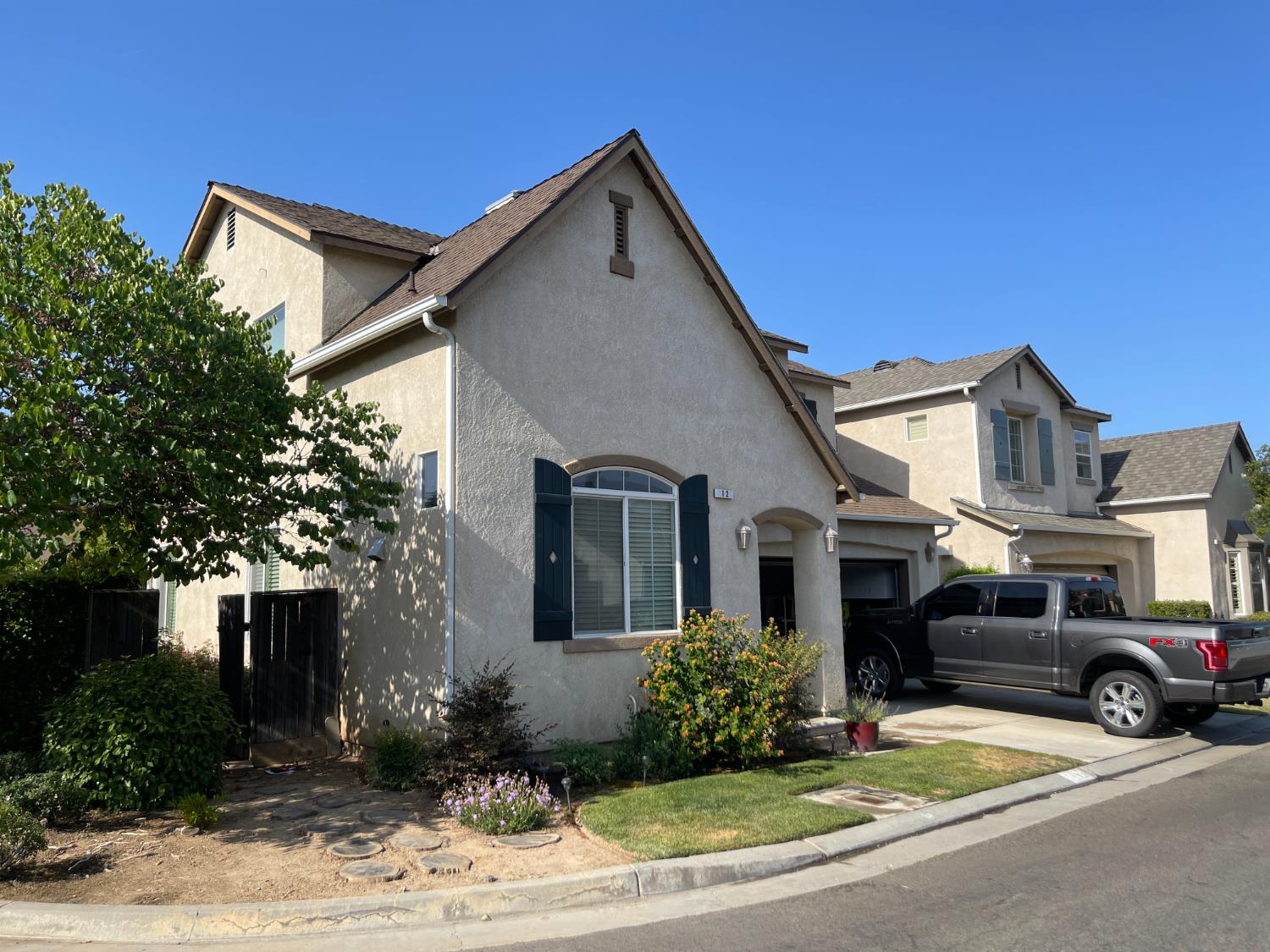 12 W Tivoli Ln, Clovis, CA 93619