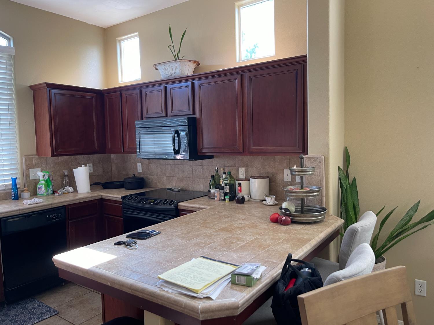 12 W Tivoli Ln, Clovis, CA 93619