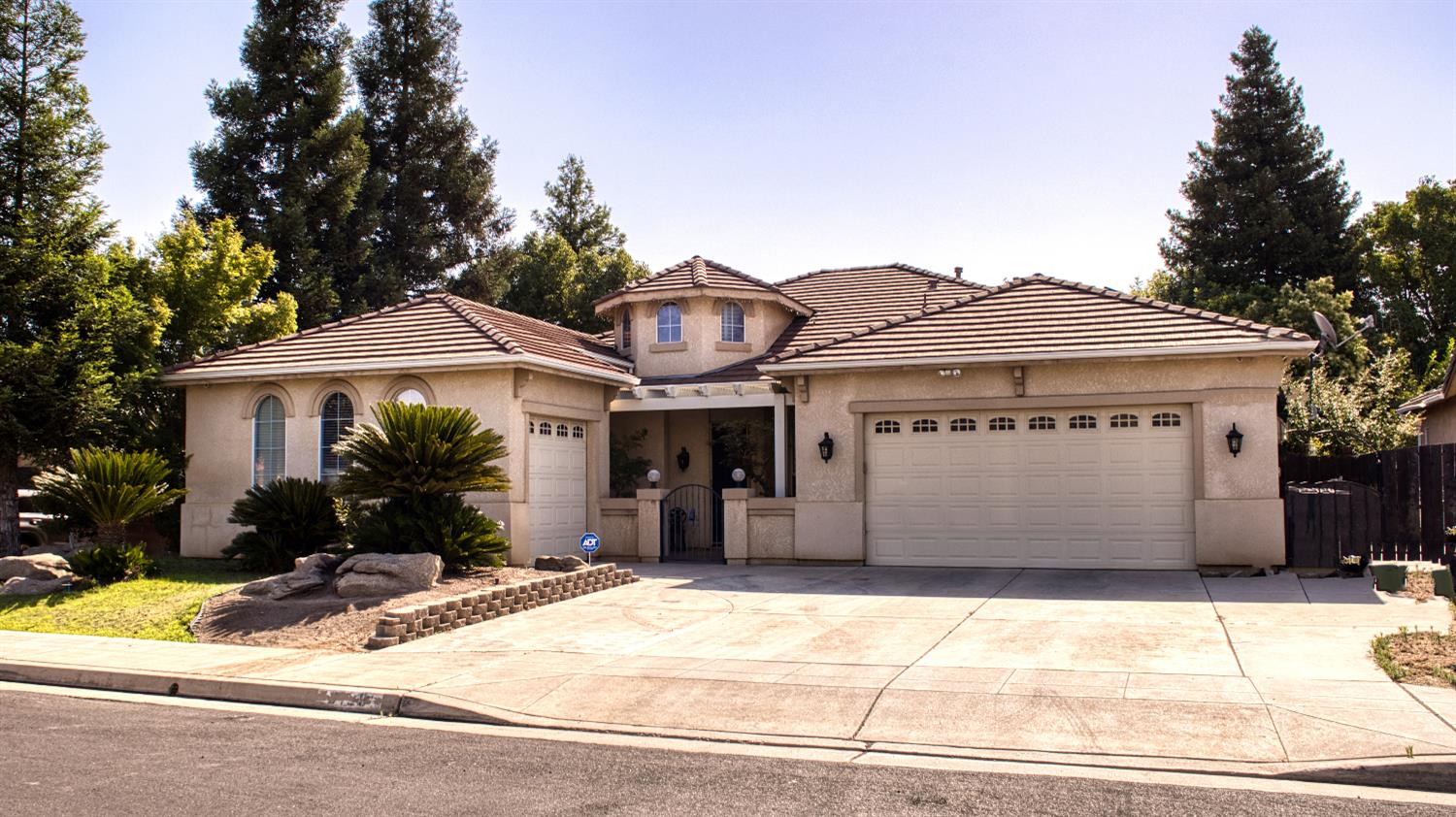 3129 Megan Ave, Clovis, CA 93611