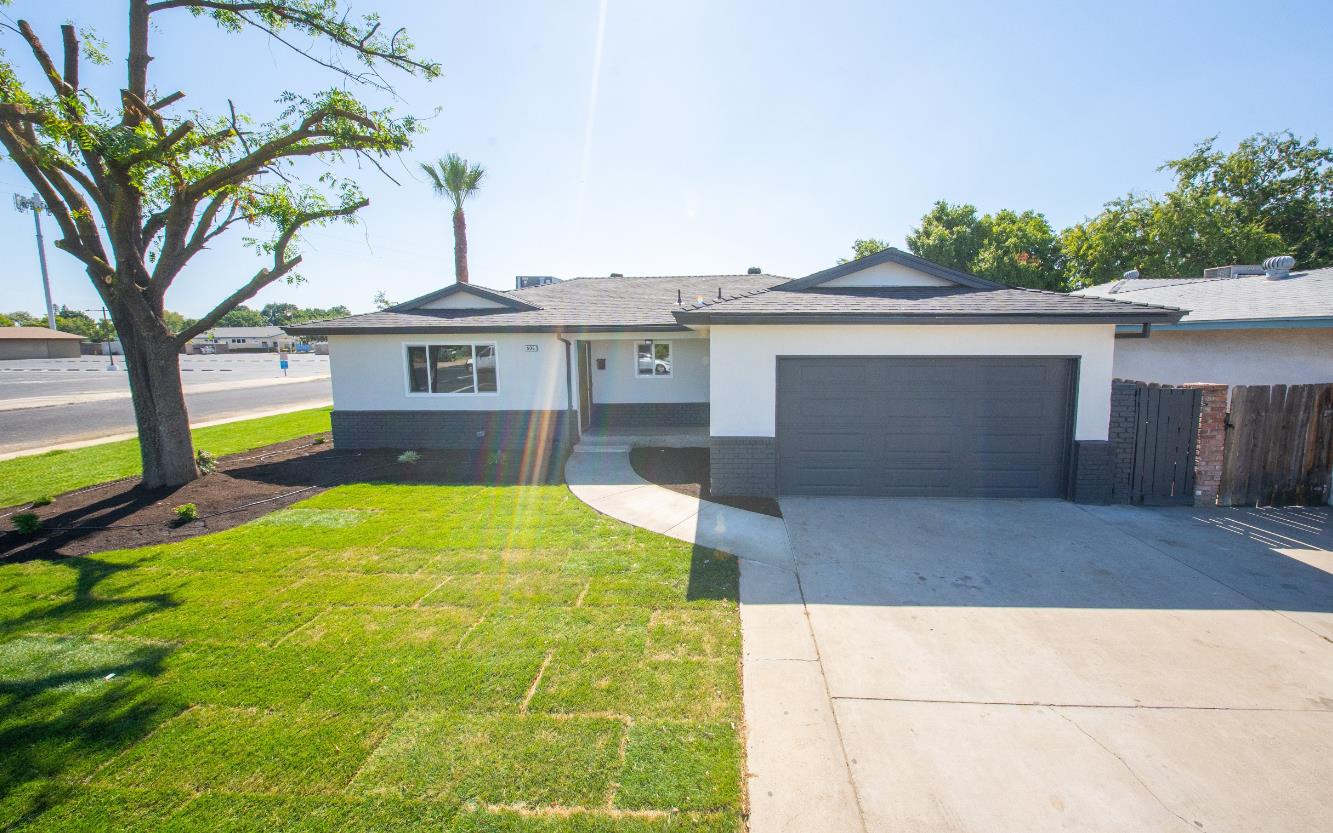 608 W Gettysburg Ave, Clovis, CA 93612