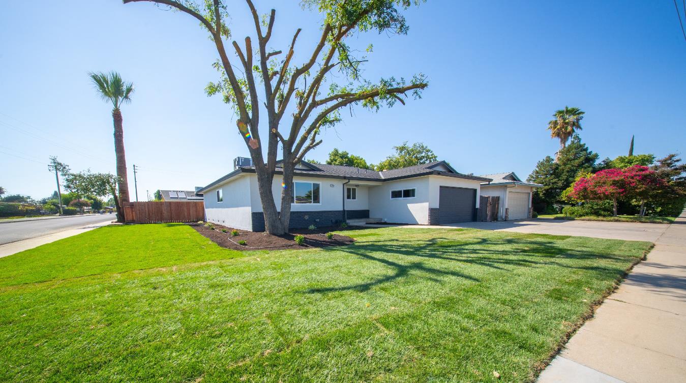 608 W Gettysburg Ave, Clovis, CA 93612