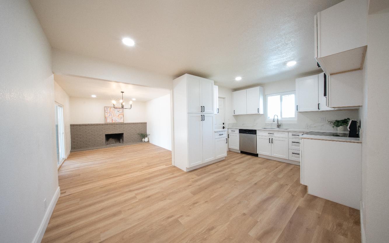 608 W Gettysburg Ave, Clovis, CA 93612