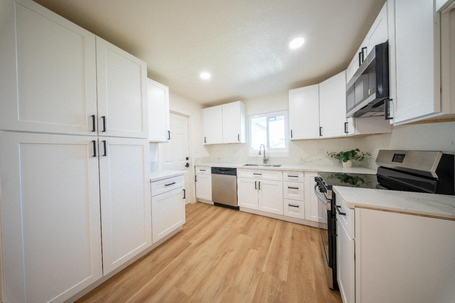 608 W Gettysburg Ave, Clovis, CA 93612