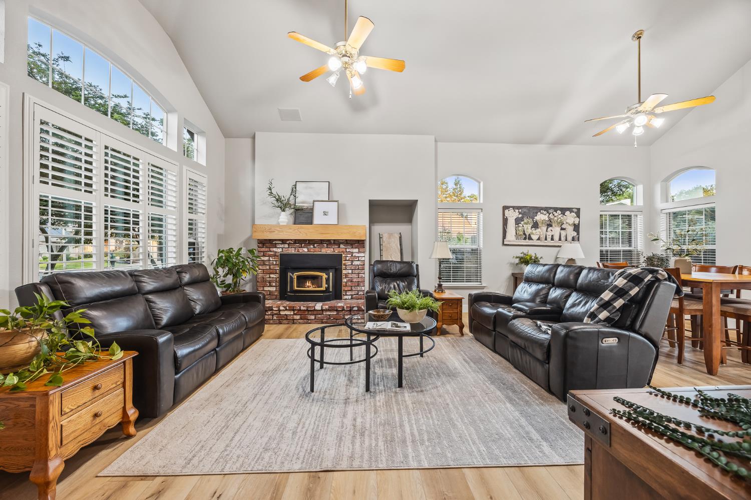 2586 Roberts Ave, Clovis, CA 93611