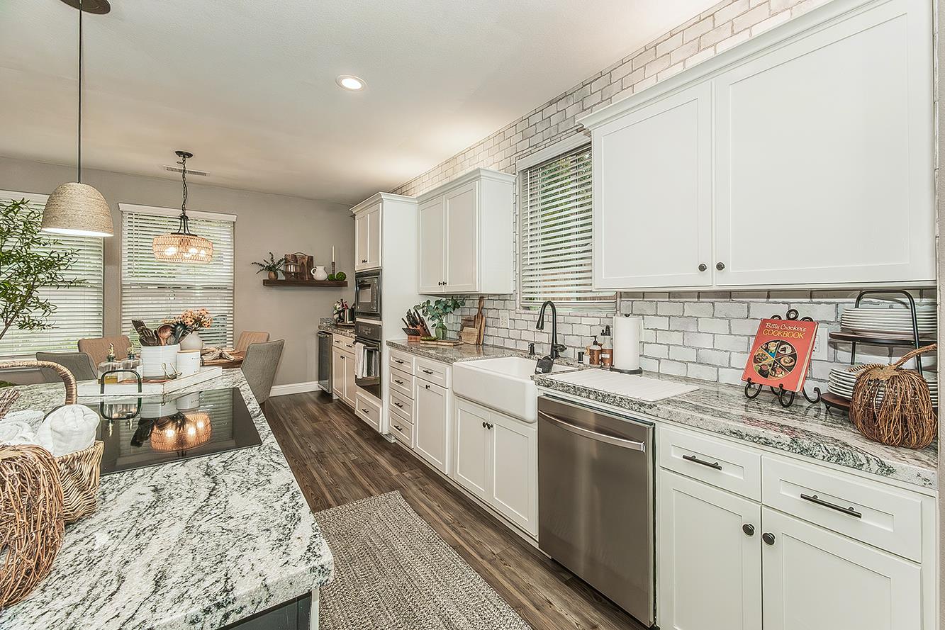 1175 Applegate Ave, Clovis, CA 93611