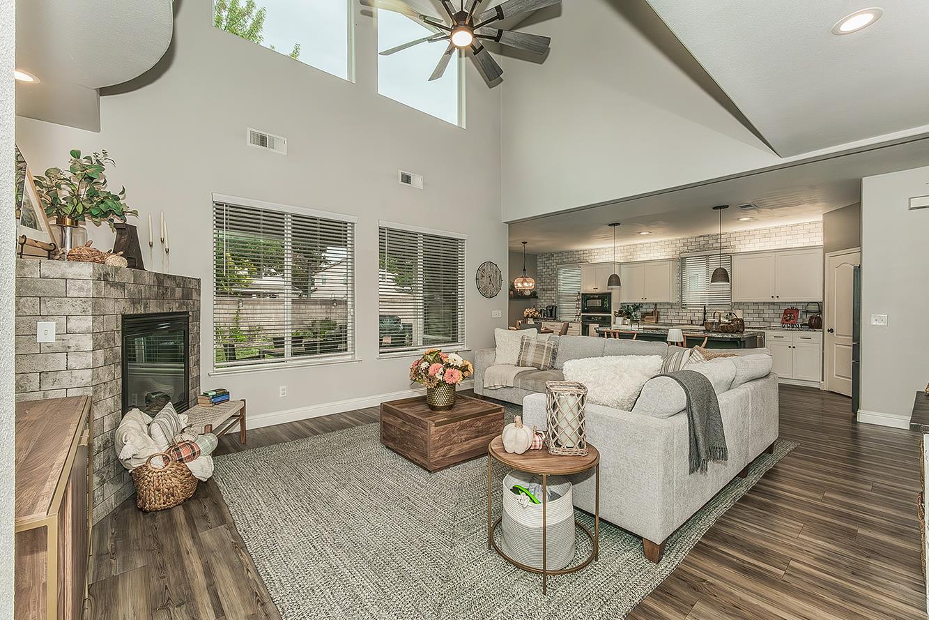 1175 Applegate Ave, Clovis, CA 93611