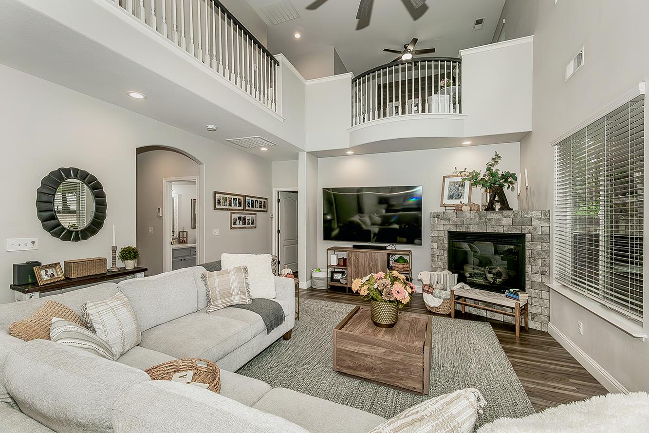 1175 Applegate Ave, Clovis, CA 93611