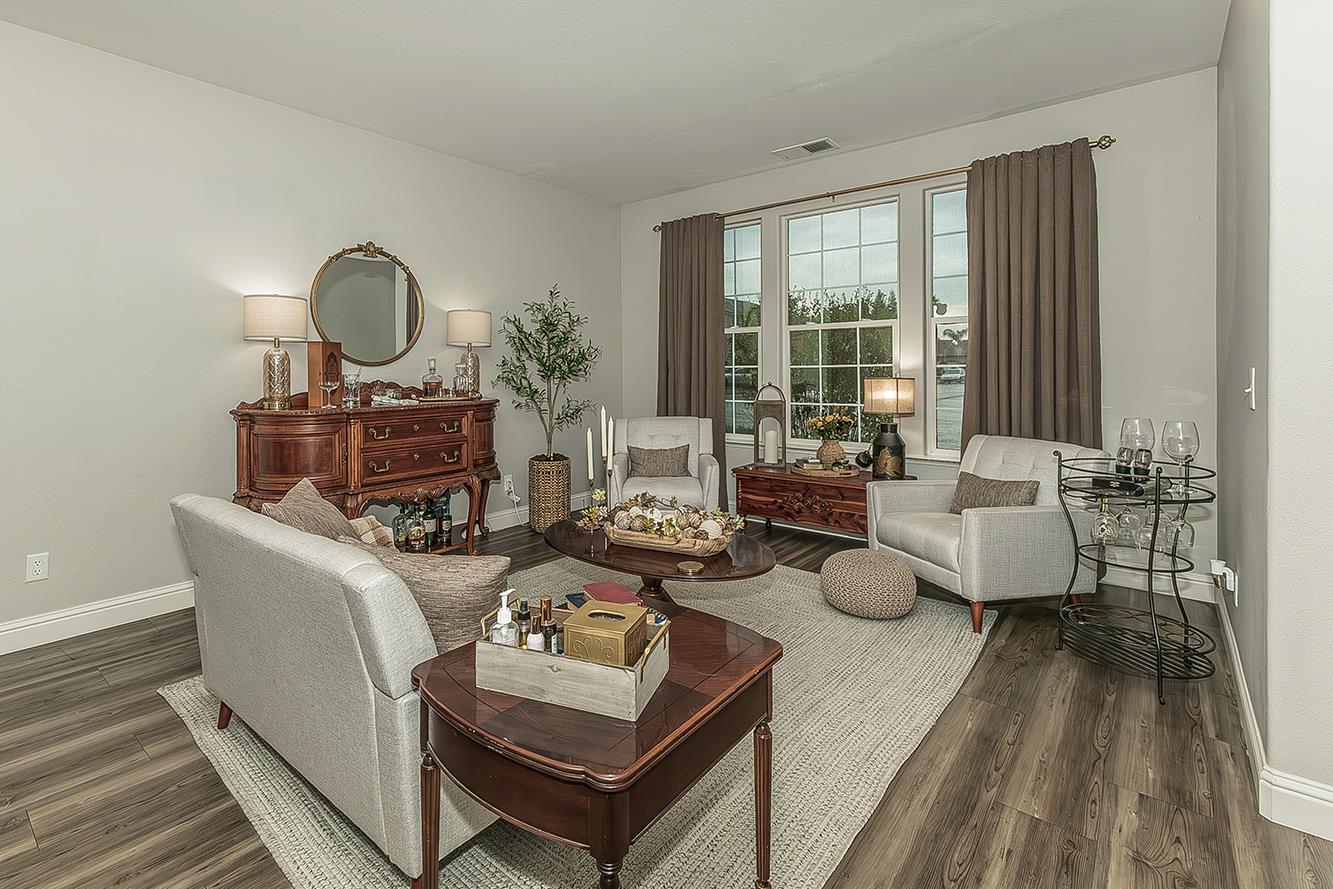 1175 Applegate Ave, Clovis, CA 93611