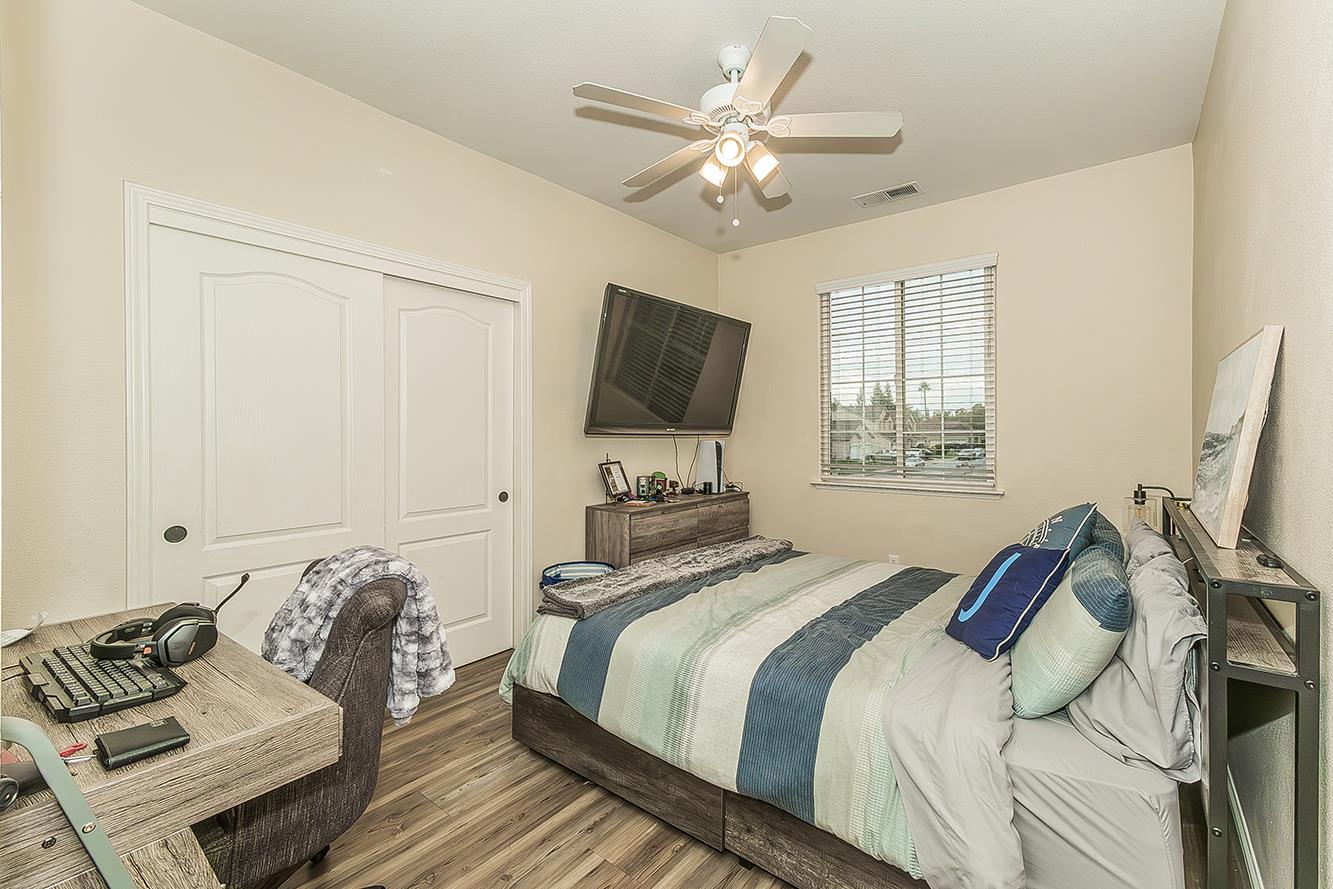 1175 Applegate Ave, Clovis, CA 93611