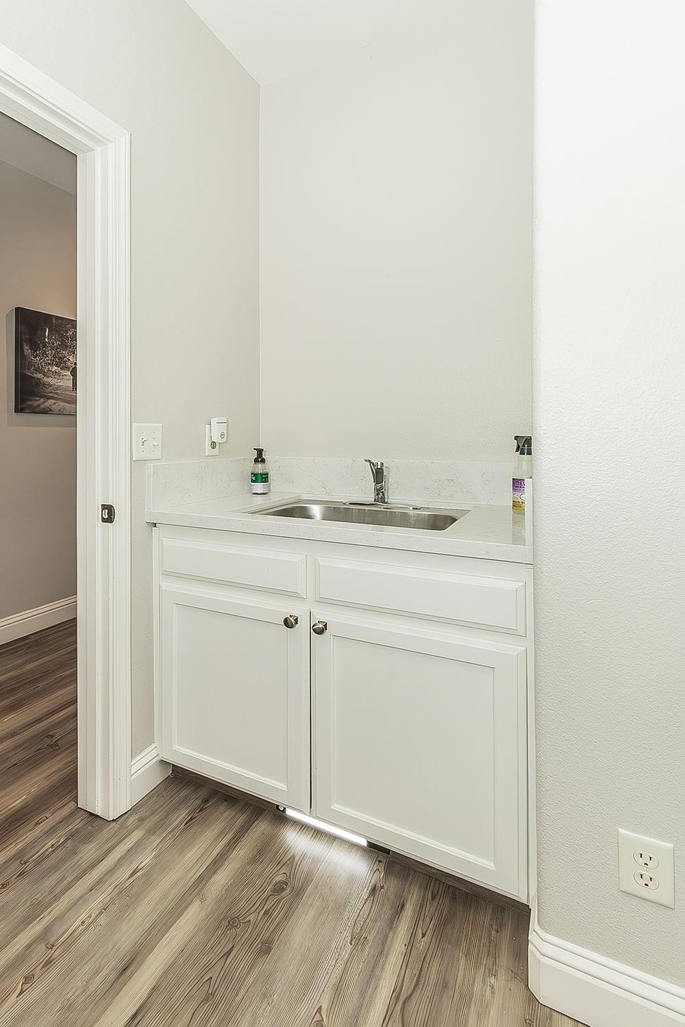 1175 Applegate Ave, Clovis, CA 93611