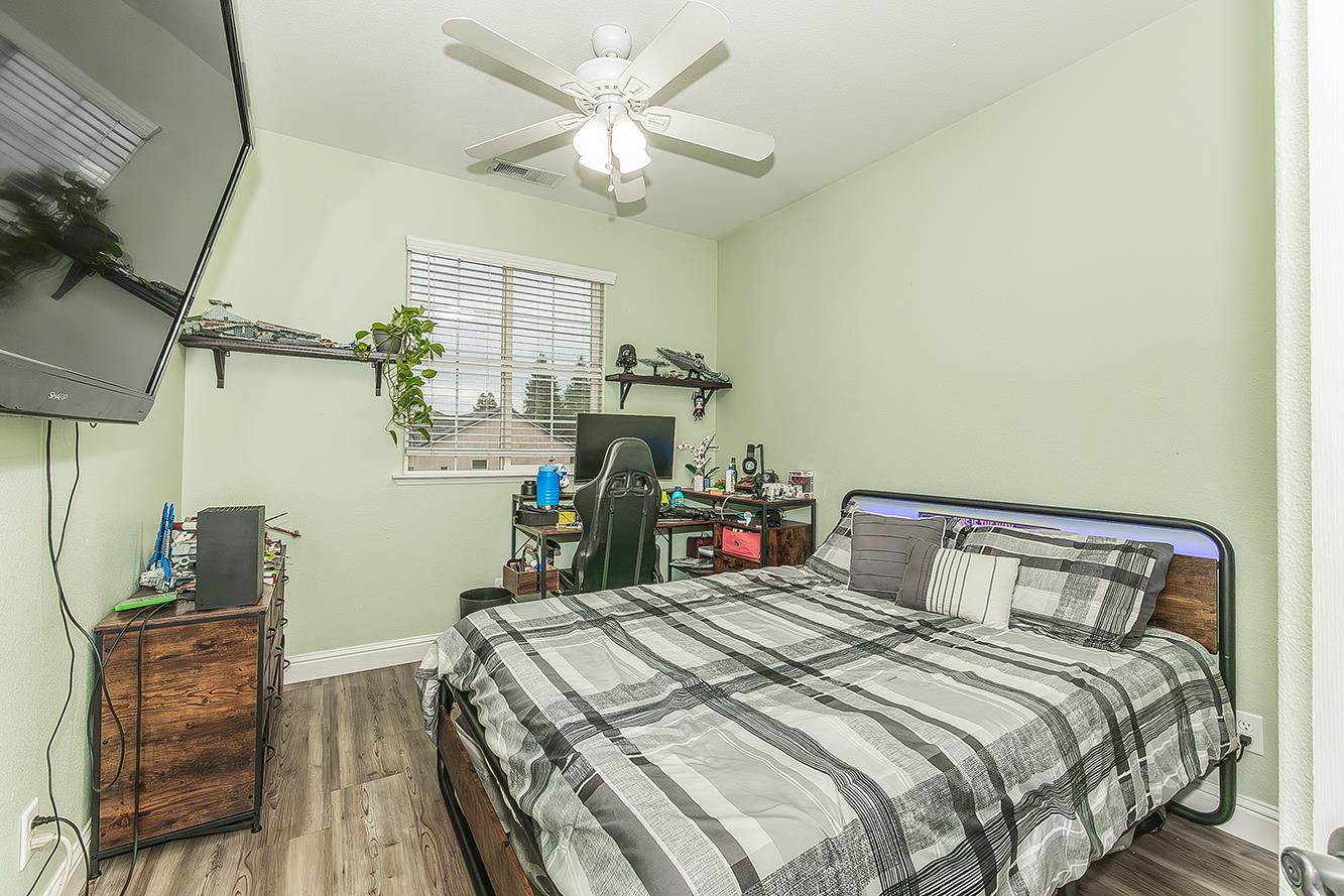 1175 Applegate Ave, Clovis, CA 93611