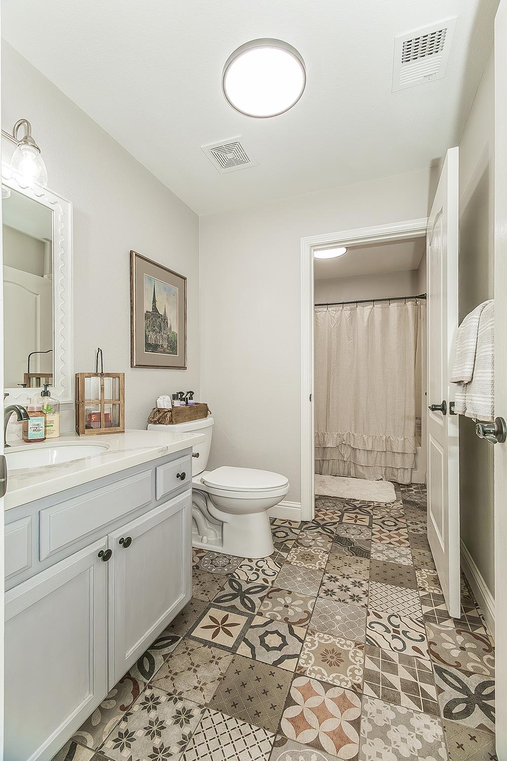 1175 Applegate Ave, Clovis, CA 93611