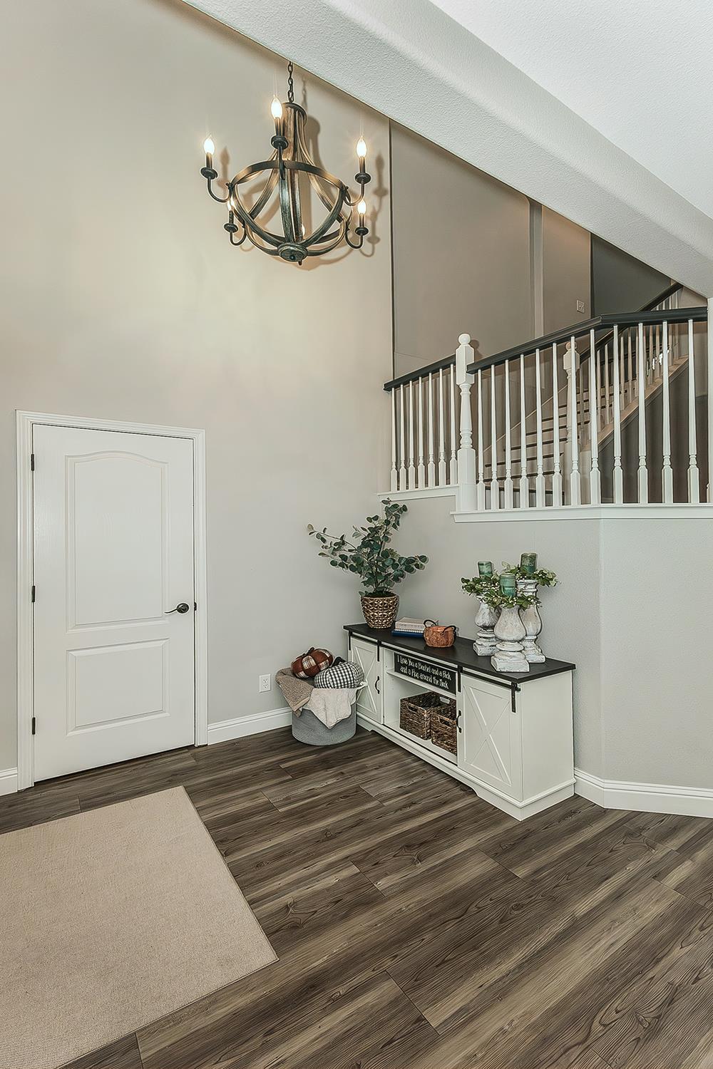 1175 Applegate Ave, Clovis, CA 93611