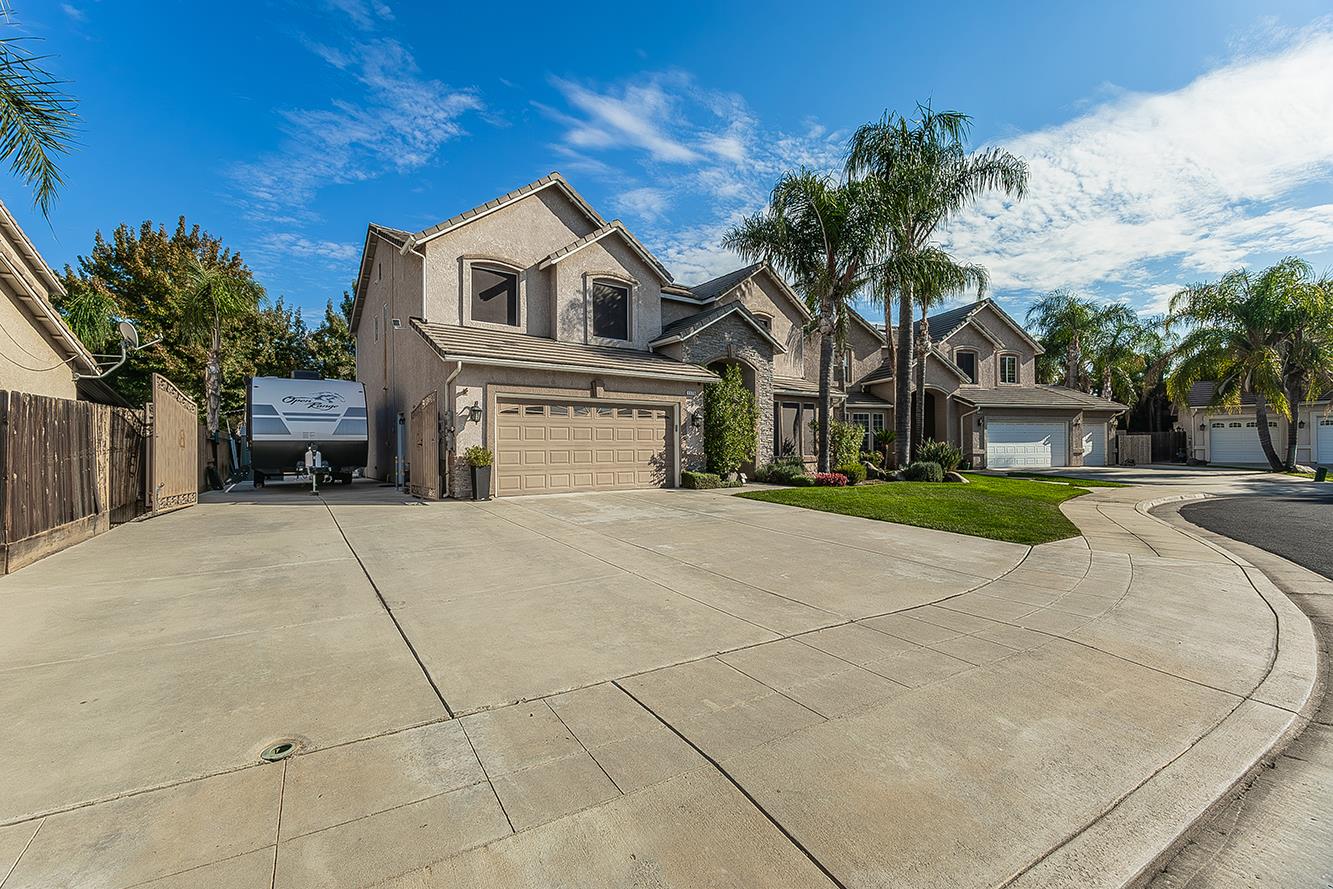 1175 Applegate Ave, Clovis, CA 93611